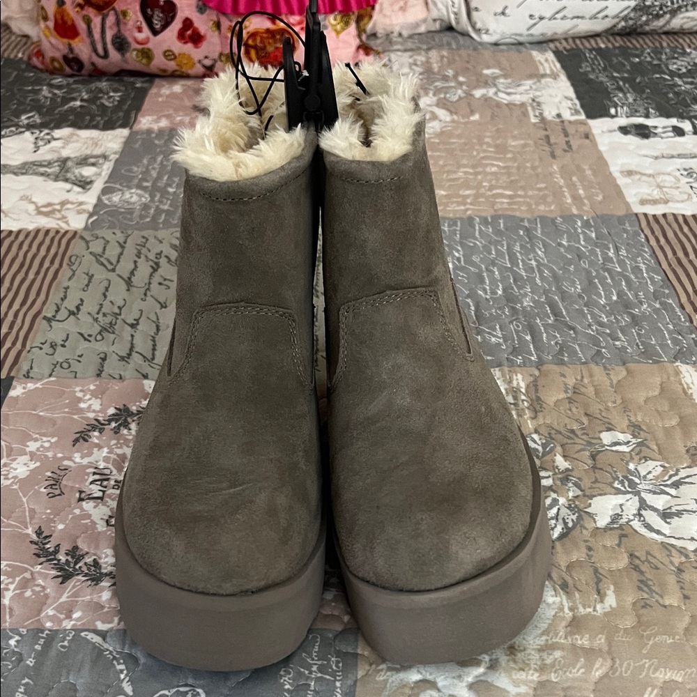 Time and Tru Taupe Ankle Boots with Fur Lining - Picture 2 of 8